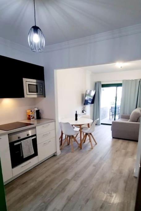 Playa Bastian First Line Of The Sea Apartment กอสตา เตกีสเซ ภายนอก รูปภาพ